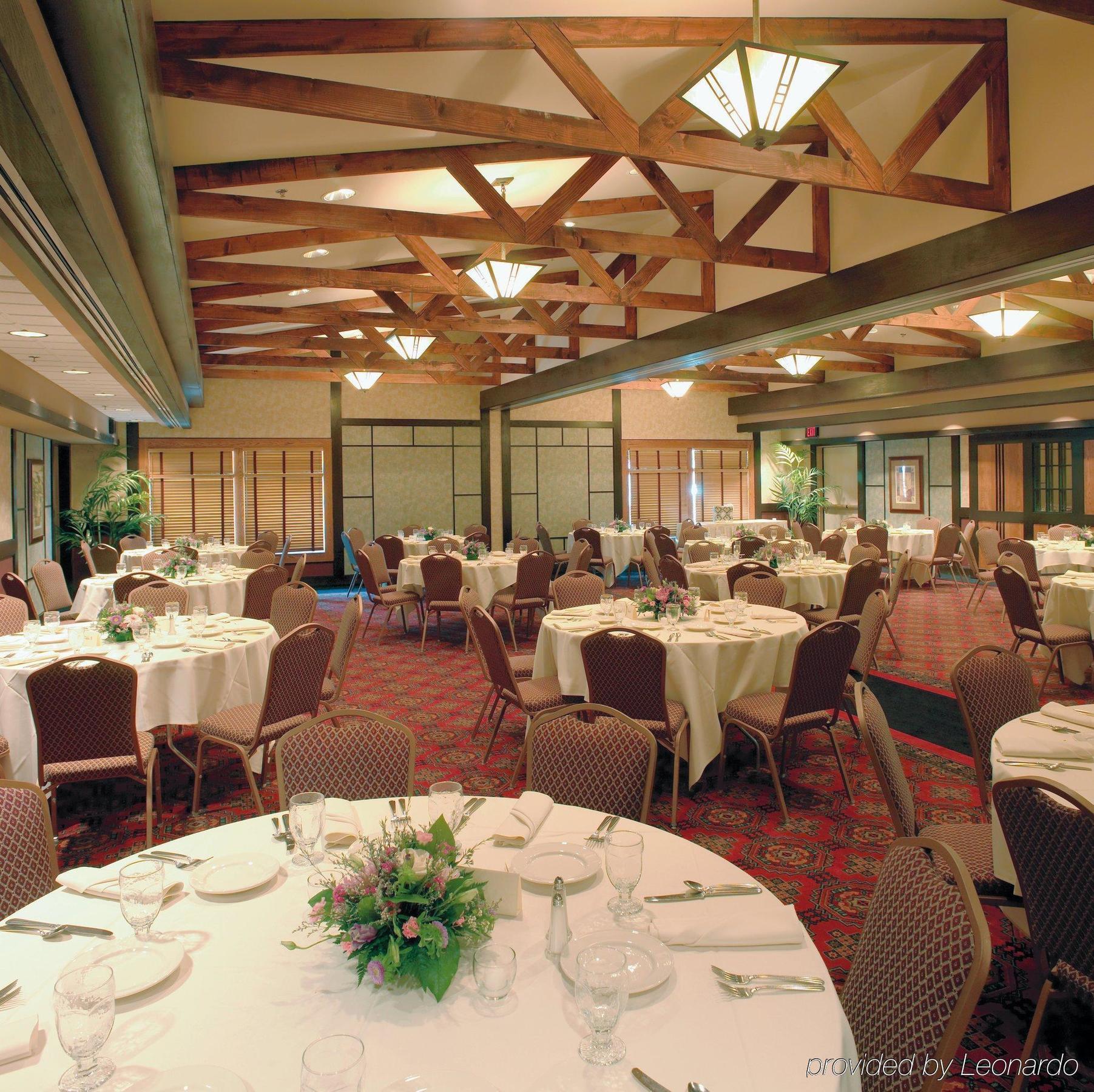The Craftsman Inn & Suites Fayetteville Restaurace fotografie